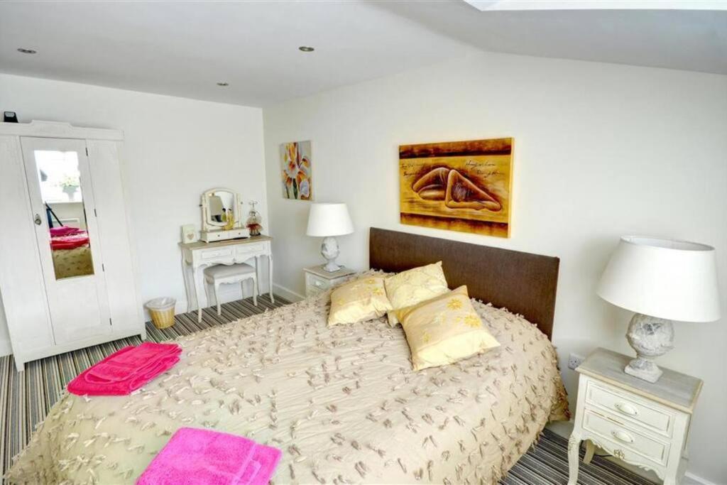 Gabriel's - Beautiful Nestled In The Old Town Apartment *