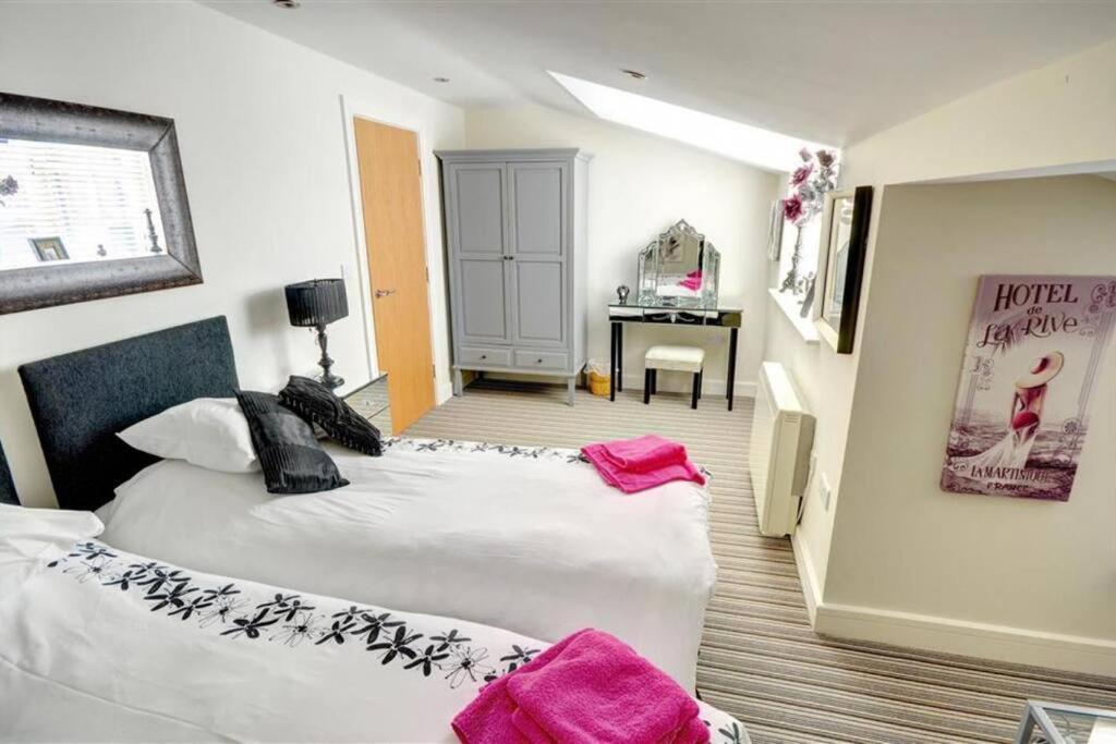 Gabriel's - Beautiful Nestled In The Old Town Apartment Scarborough